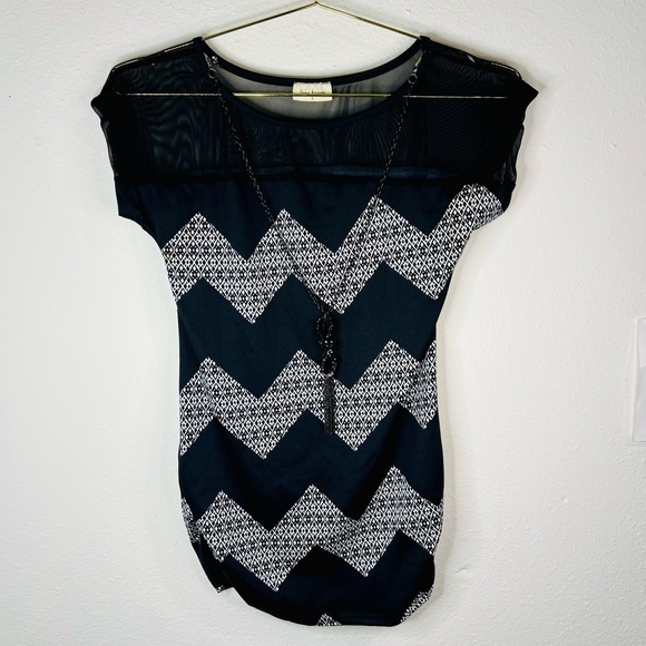 Free Kisses Black & White Pattern Short Sleeve Blouse with Accent Necklace - Picture 1 of 16